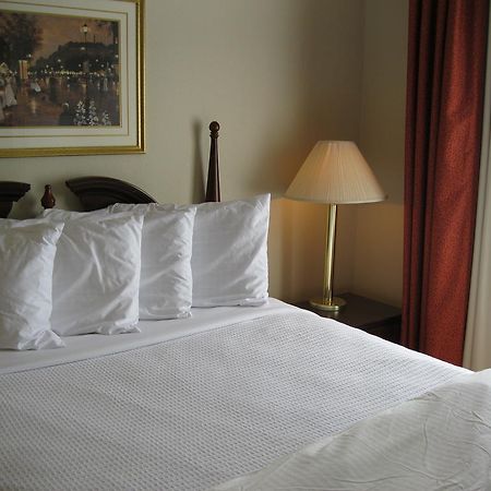 Chisholm Suite Hotel Duncan Chambre photo