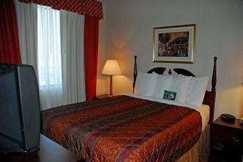 Chisholm Suite Hotel Duncan Extérieur photo