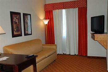 Chisholm Suite Hotel Duncan Extérieur photo