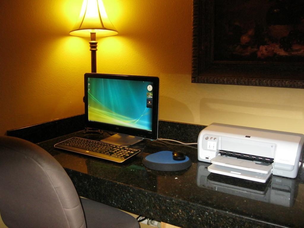 Chisholm Suite Hotel Duncan Chambre photo